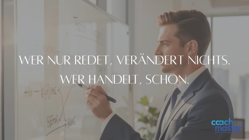 Moderne Führungskraft schreibt Aktionsplan an ein Glas-Whiteboard – CoachMaster